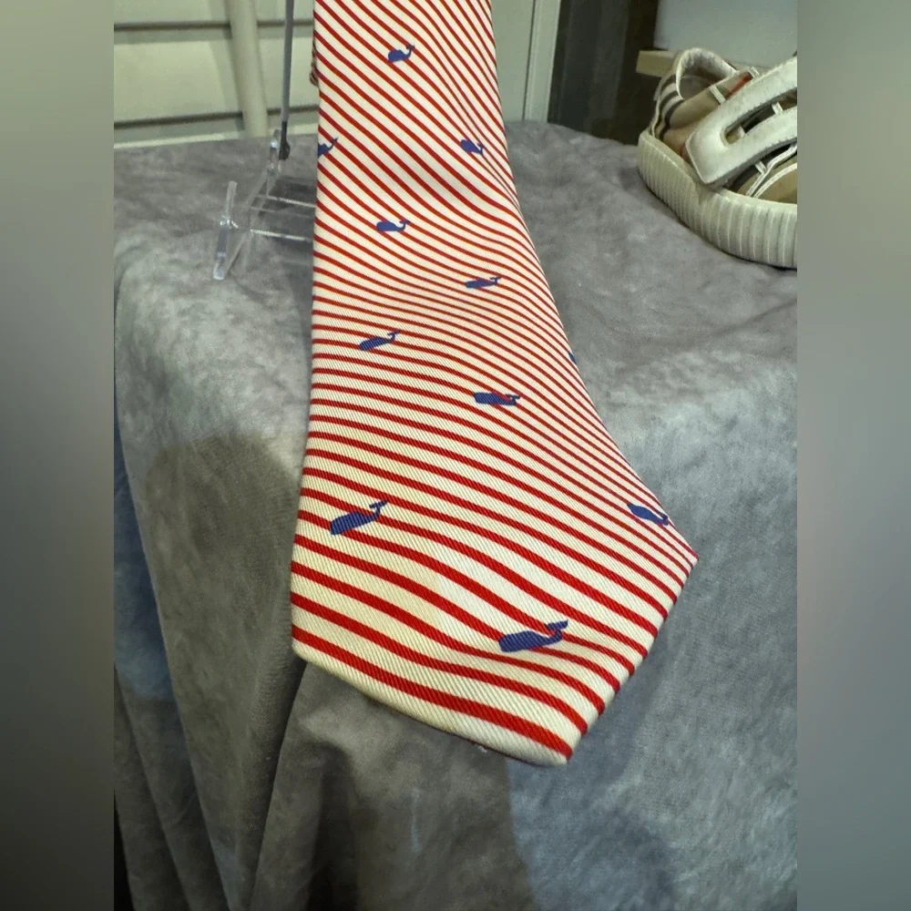 Vineyard Vines Red and White Striped Tie with Blue‎ Whales